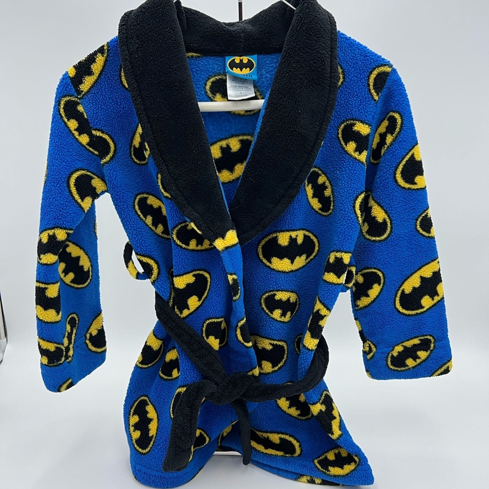 Batman Boys’ Cozy Fleece Bathrobe, Plush Black & Blue With Tie Belt, Size 5